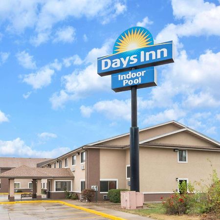 Days Inn By Wyndham Topeka Exteriér fotografie
