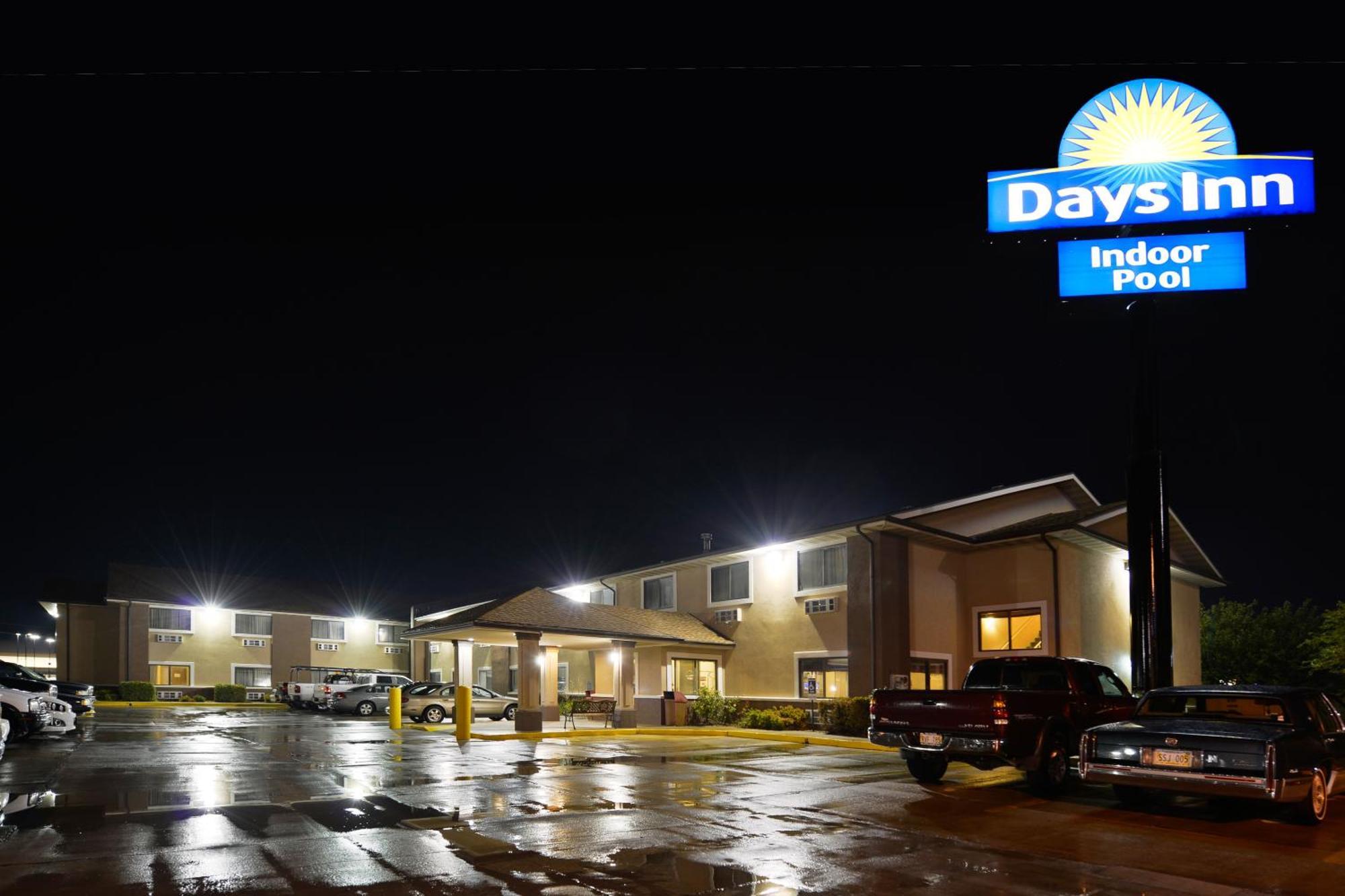 Days Inn By Wyndham Topeka Exteriér fotografie
